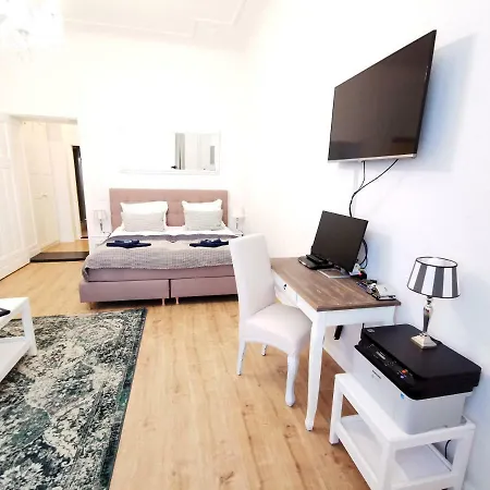 Kvh By Rockchair Apartments L Superhost Status L Boxspringbett Am Schloss Charlottenburg Welcomes You! Berlin Extérieur photo