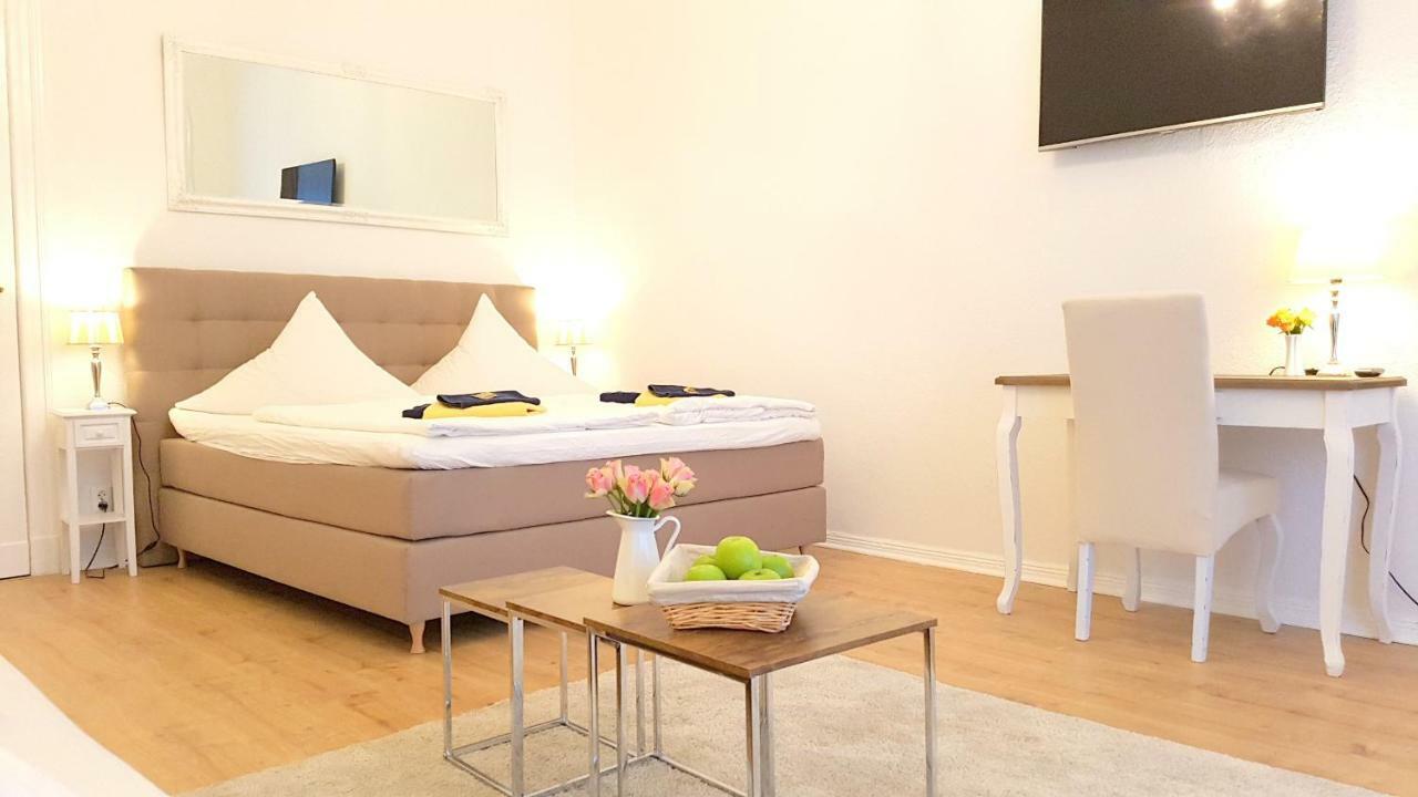 Kvh By Rockchair L Superhost Status L Boxspringbett Am Schloss Charlottenburg Welcomes You! Appartement