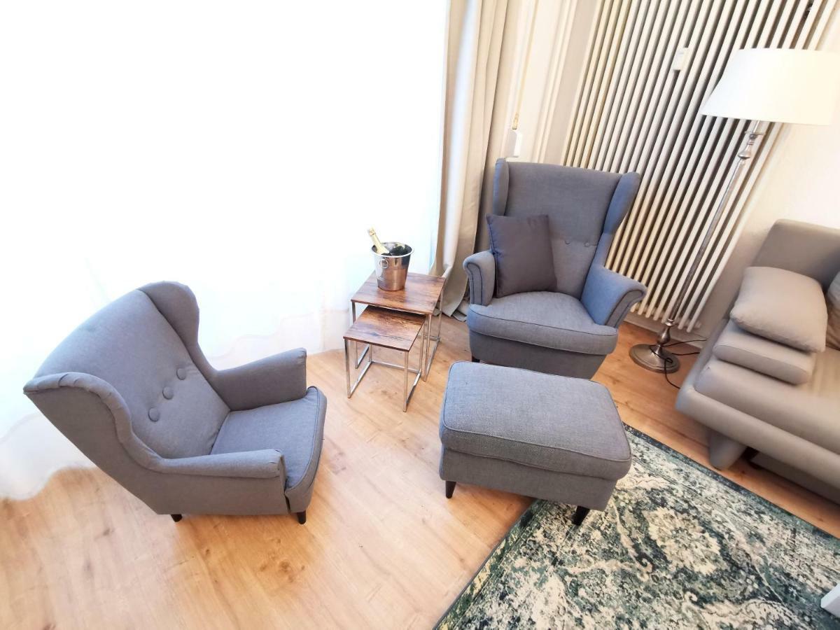 Kvh By Rockchair L Superhost Status L Boxspringbett Am Schloss Charlottenburg Welcomes You! Appartement Berlin